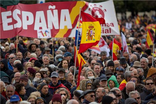 Gegen die geplante Amnestie für die katalanische Separatisten regt sich erneut Widerstand: Tausende Menschen protestierten in Madrid gegen die Pläne der spanischen Regierung.
