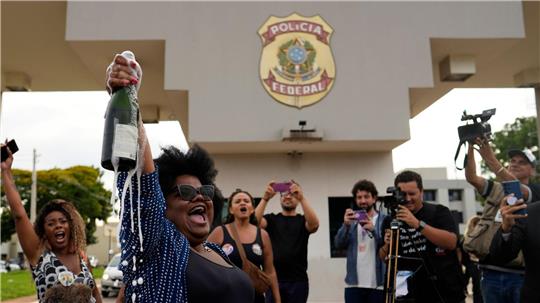 Gegner von Bolsonaro feiern seine Verurteilung.