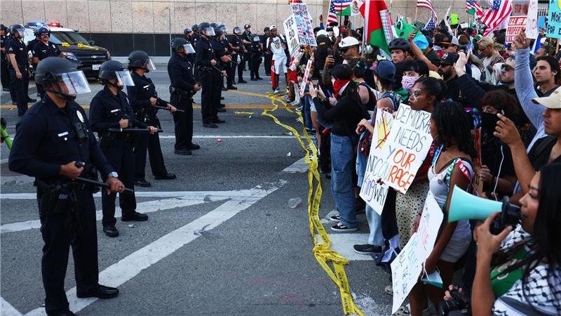 Nach Massenprotesten: Republikaner greifen „No Kings“ an Gegner werfen Trump und seinem Umfeld vor, Dissens pauschal zu delegitimieren und schrittweise einschränken zu wollen.