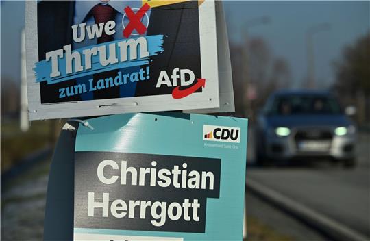 Gehen bei der Landratswahl im Saale-Orla-Kreis am 28. Januar in eine Stichwahl: AfD-Kandidat Uwe Thrum und CDU-Politiker Christian Herrgott.