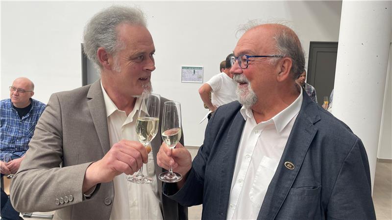 CvD-Direktor Martin Ehrenberg geht von Goslar nach Salzgitter-Bad Gehen jetzt fast zeitgleich: CvD-Direktor Martin Ehrenberg (l.) fängt wohl am 1. September in Salzgitter an. RG-Direktor Hans-Peter Dreß ist seit dem 1. August in Ruhestand. Das Foto entstand zum Start des neuen Schulzentrums Goldene Aue.
