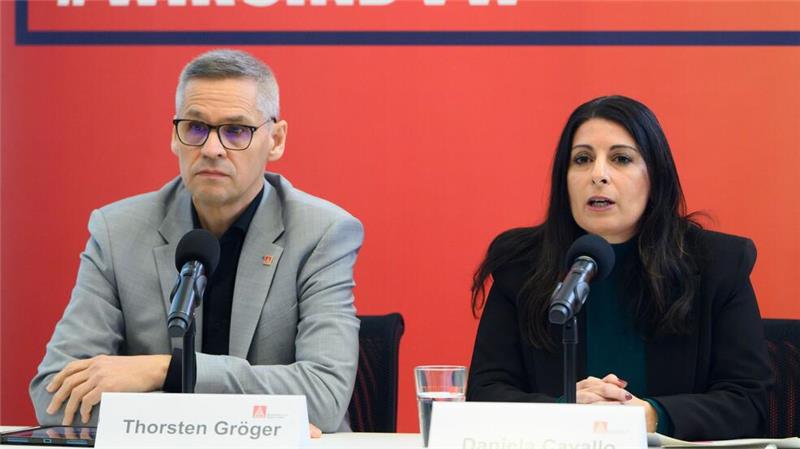 Gehen mit einem eigene Zukunftskonzept für VW in die Offensive: IG Metall-Verhandlungsführer Thorsten Gröger und Betriebsratschefin Daniela Cavallo.