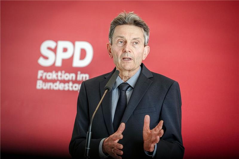 Mützenich erneut zum SPD-Fraktionschef gewählt Geht mit Rückendeckung in die nächste Amtszeit: SPD-Fraktionschef Rolf Mützenich.