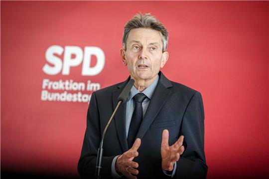 Geht mit Rückendeckung in die nächste Amtszeit: SPD-Fraktionschef Rolf Mützenich.