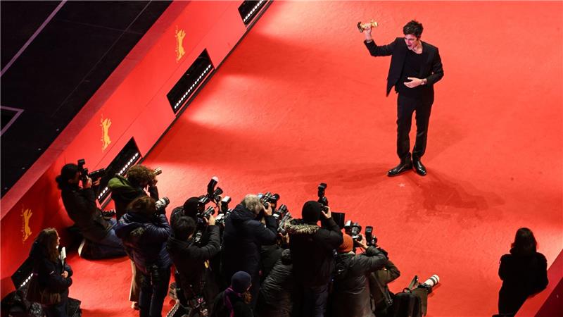 Politisches Kino siegt bei Berlinale - Hauptpreis für Çatak „Gelbe Briefe“ handelt von einem türkischen Paar, das wegen seiner politischen Meinung unter Druck gerät.