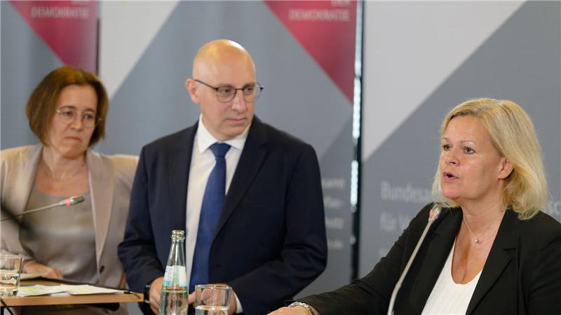 Was bedeutet die neue Einstufung für die AfD? Geleitet wird das Bundesamt für Verfassungsschutz aktuell von den Vizepräsidenten Silke Willems und Sinan Selen. Wer die Behörde künftig leiten soll, entscheidet die neue Bundesregierung. (Archivfoto)