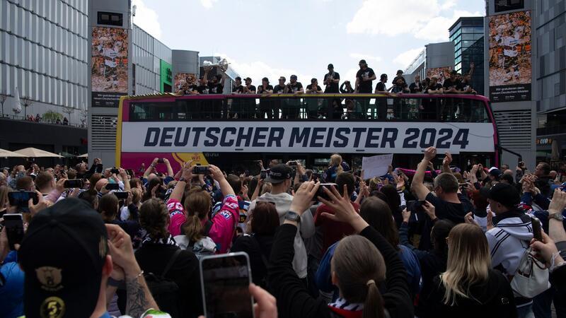 Eisbären Berlin erneut Trainer-Favorit auf den Titel Gelten wieder als Topfavorit: Titelverteidiger Eisbären Berlin