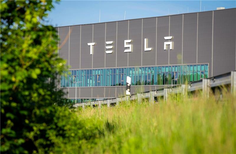 Tesla-Protestcamp geht in die Verlängerung Gemeindevertreter von Grünheide hatten am Donnerstagabend einen Bebauungsplan beschlossen, der den Weg für eine Erweiterung des Tesla-Werkes freimacht.