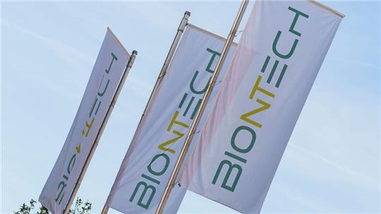 Gemeinsam mit dem US-Pharmariesen Pfizer verdiente das Mainzer Unternehmen Biontech viel Geld mit dem Corona-Impfstoff (Archivbild). 