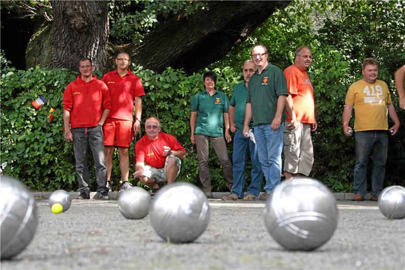 Schladen und Guîtres feiern bald 30-jährige Verbrüderung Gemeinsame Leidenschaft: Am 10. August findet wieder das beliebte Vereins-Boule-Turnier statt. Archivfoto: Leifeld
