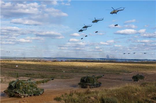Gemeinsame strategischee Übung der Streitkräfte von Russland und Belarus im September 2021 auf dem russischen Truppenübungsplatz Mulino unter Beteiligung zahlreicher Hubschrauber.