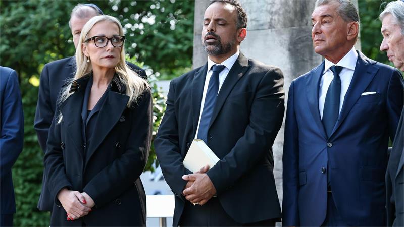„Nein“ zum Rechtsruck - Bayreuths neues Gesicht Gemeinsames Gebet im Festspielpark.