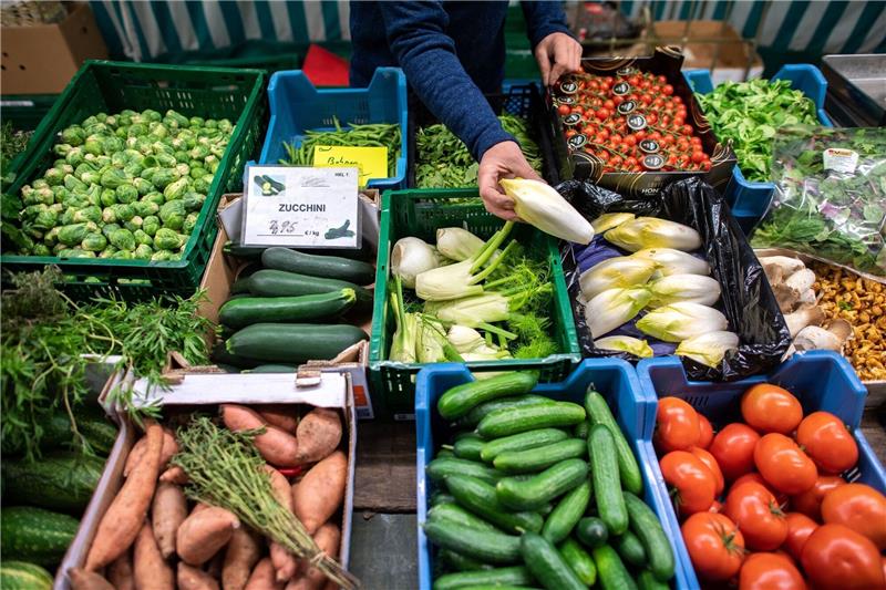 Erzeugerpreise in Eurozone steigen etwas langsamer Gemüse auf einem Wochenmarkt: Die Erzeugerpreise sind weiterhin auf hohem Niveau.