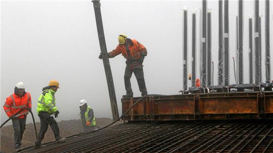 Genau 796 Kubikmeter Beton sind nötig, um das Fundament einer Windkraftanlage des Typs Vestas V162 zu gießen. Anlagen dieses Typs werden auf der Haar errichtet.