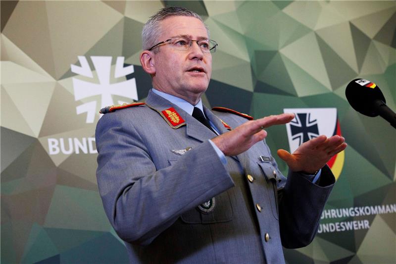 General: Wir brauchen „deutlich mehr” Soldaten Generalleutnant Andre Bodemann, Befehlshaber Territoriales Führungskommando der Bundeswehr, spricht vor Beginn der Tagung zum neuen Verteidigungsplan für Deutschland.