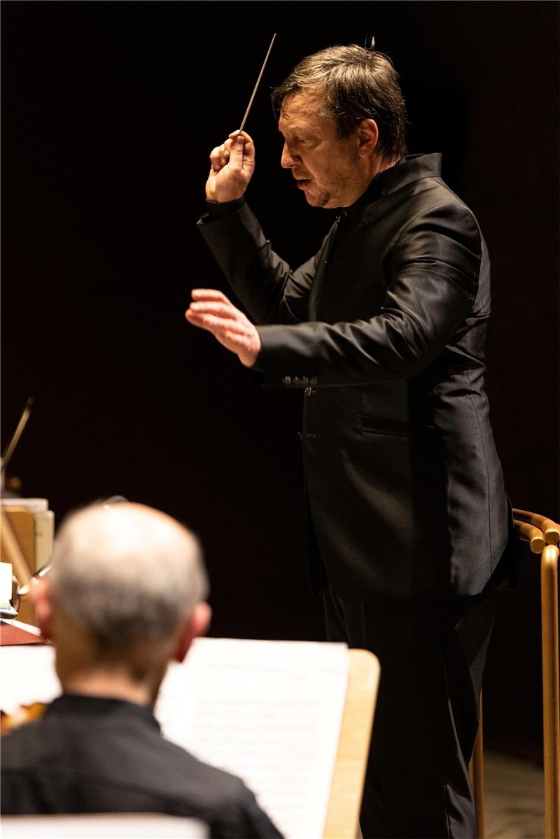 Generalmusikdirektor Florian Ziemen lädt am 5. März zu einem vergnüglichen Programm mit Kompositionen russischer Musiker in die Kaiserpfalz ein. Foto: Privat