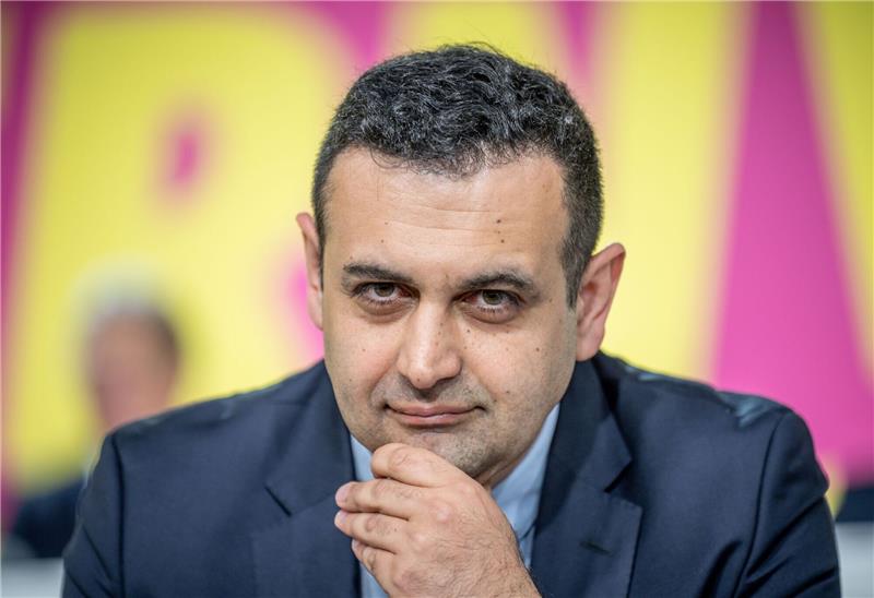 FDP fordert Untersuchungsausschuss zur Maskenaffäre Generalsekretär der FDP: Bijan Djir-Sarai.
