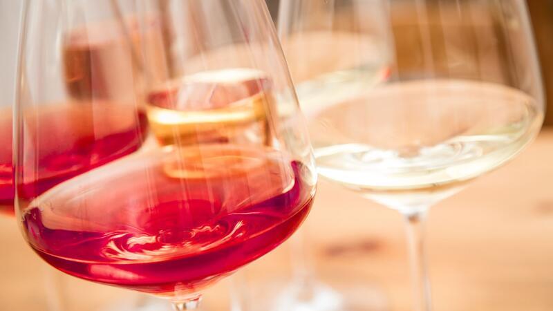 Trendsetter: Warum deutscher Riesling international boomt Genuss pur: Riesling und Spätburgunder sind beliebte deutsche Weine.