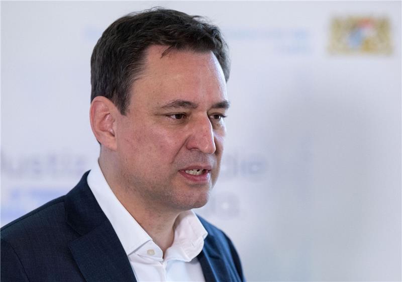 Justizminister Eisenreich weist Kritik an Razzia zurück Georg Eisenreich (CSU), Justizminister von Bayern, war über das Verfahren gegen die Letzte Generation informiert.