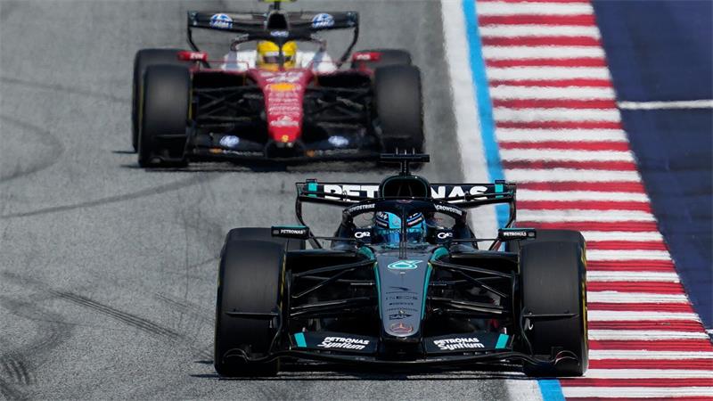 Russell bei Hitze-Spektakel in Spielberg vor Verstappen George Russell lag im Mercedes von Anfang an vorn.