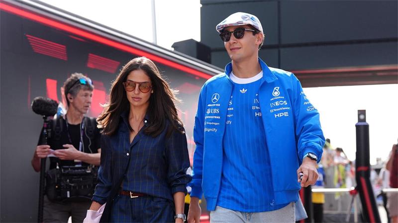 „In einer eigenen Liga“: Antonelli mit Pole in Silverstone George Russell muss in der Qualifikation seine Sitzschale wechseln.