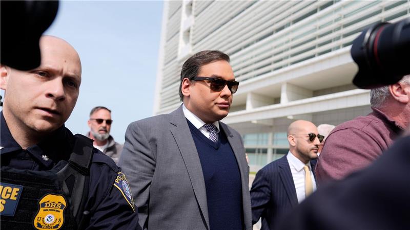 Trump mildert Santos‘ Strafe ab - Ex-Abgeordneter kommt frei George Santos wurde ursprünglich zu 87 Monaten Gefängnis verurteilt. (Archivbild)