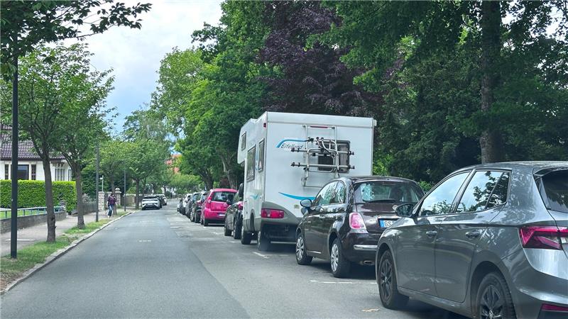 Urlauber sollen nicht Bad Harzburgs Straßen zuparken Gerade Straßen, an denen das Parken nichts kostet, sind mittlerweile oft zugeparkt. Die neue Satzung würde dafür sorgen, dass sich das Problem nicht noch vergrößert.