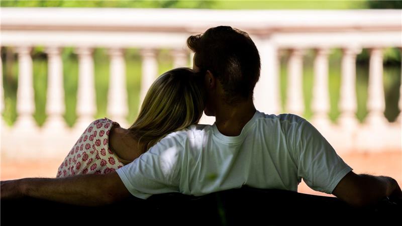 Umfrage: Monogamie ist für viele das Liebesmodell der Wahl Gerade bei jüngeren Menschen stößt das offene Beziehungsmodell auf Zuspruch. (Archivbild)