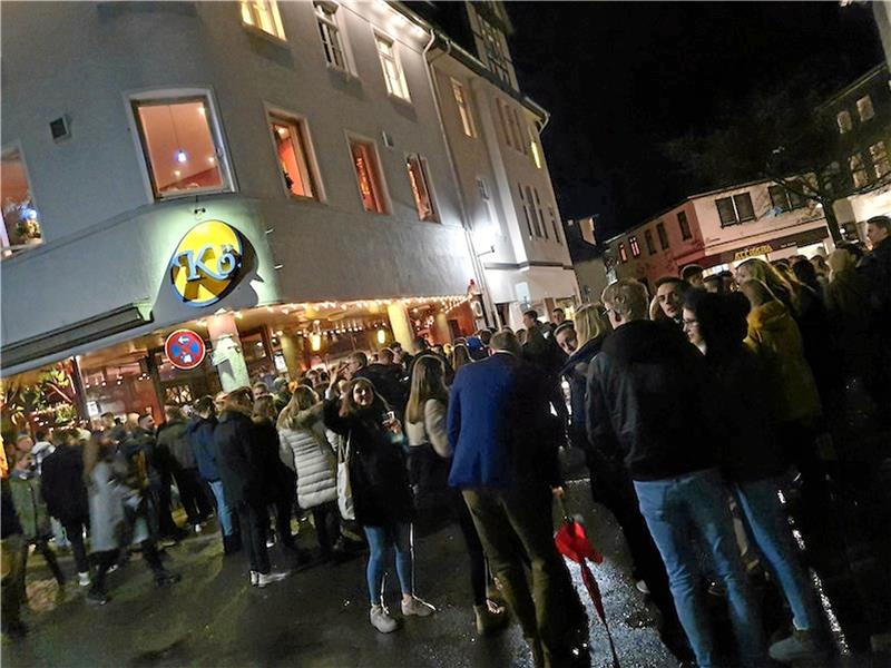 Goslarer Kultkneipe „Kö“ ist dicht Gerade zur Weihnachtszeit herrscht oft Massenandrang vorm „Kö“. Archivfoto: Böhl