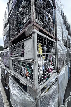 Ist die Gefahr von Großbränden bei Electrocycling jetzt gebannt? Geräte mit Akkus werden in kleineren Einheiten gelagert.