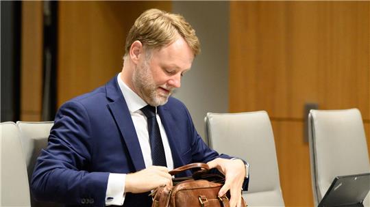 Gerald Heere verweist auf rückläufige Steuereinnahmen im Landeshaushalt.