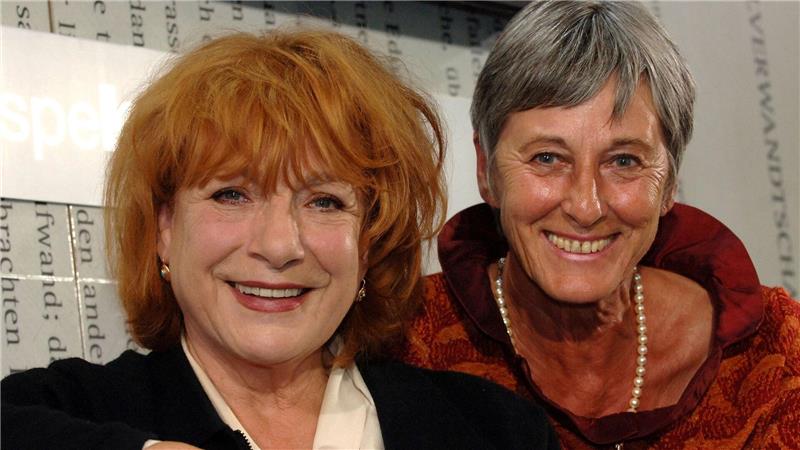 Bella-Block-Erfinderin Doris Gercke mit 88 Jahren gestorben Gercke blieb mit Bella-Block-Darstellerin Hannelore Hoger (links) befreundet. (Archivbild)