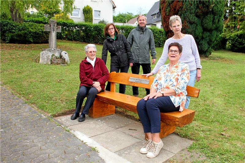 Gerda Hille (v.li.), Martina Winner, Andreas Exner, Annette John, Beatrice Kramme und weitere Helfer wirken bei der Umsetzung der Idee mit.  Foto: Leifeld