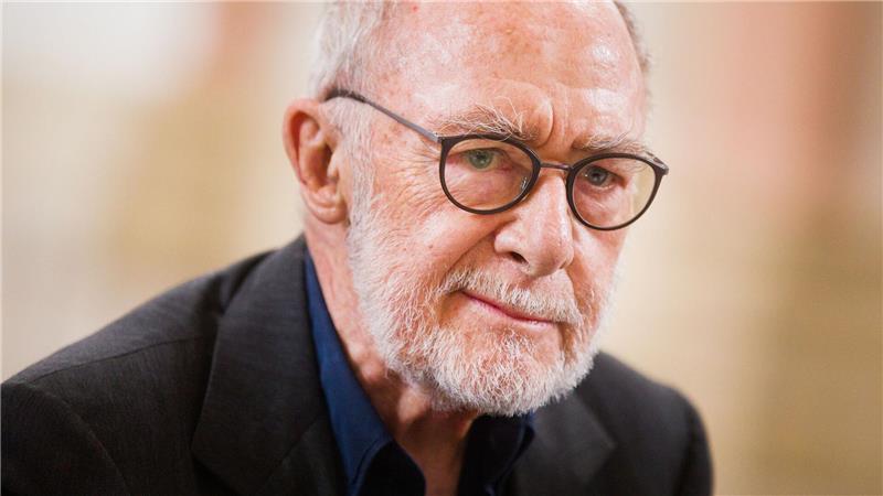 Gerhard Richter hält es für angemessen, dass das Domkapitel künftig Eintrittsgeld verlangen will - in anderen Kathedralen sei das auch so, sagt er. (Archivbild) 