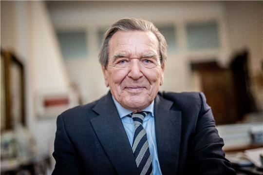 Gerhard Schröder fühlt sich weiterhin heimisch in der SPD, der er seit 61 Jahren angehört.
