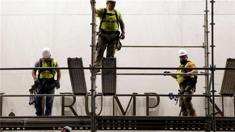 Gerichtsbeschluss: Kennedy Center muss „Trump“ vom Gebäude entfernen