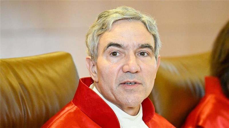 Notsituation: Strom-Übergewinne durften abgeschöpft werden Gerichtspräsident Harbarth verkündet das Urteil.