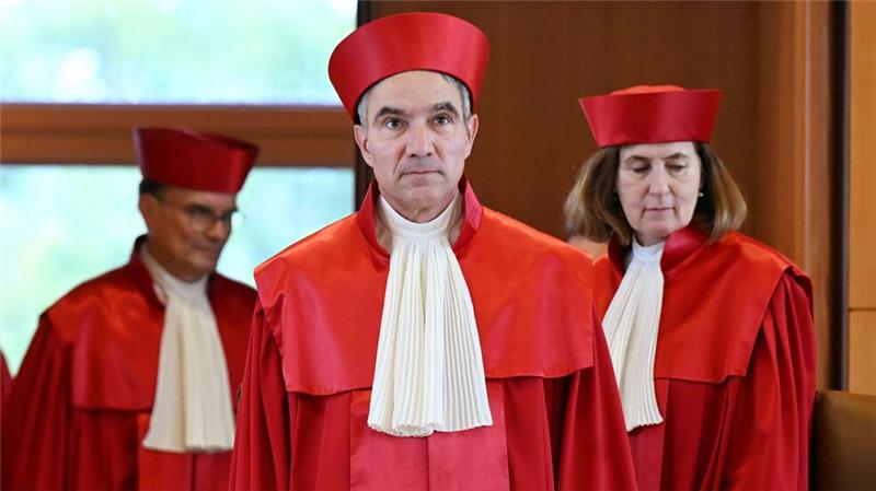 Gerichtspräsident Stephan Harbarth verkündete am Dienstag das Urteil zum BKA-Gesetz.