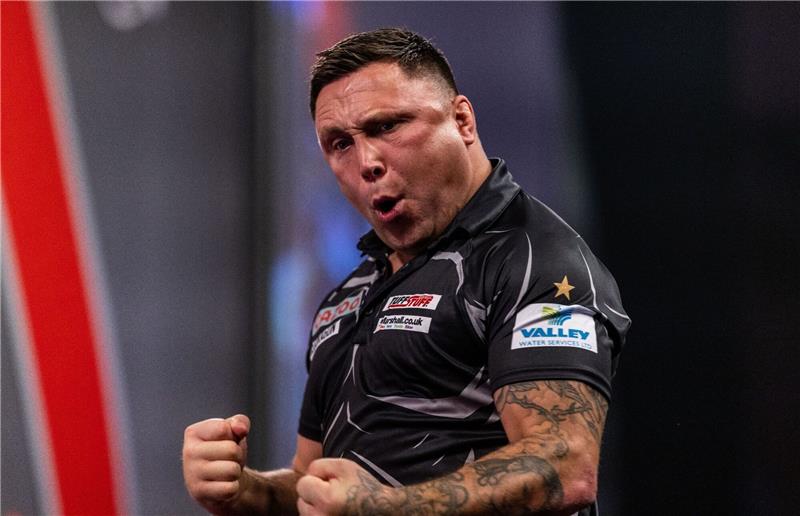 Price bei Darts-WM klar weiter - Routinier Clayton folgt Gerwyn Price hat Grund zur Freude.
