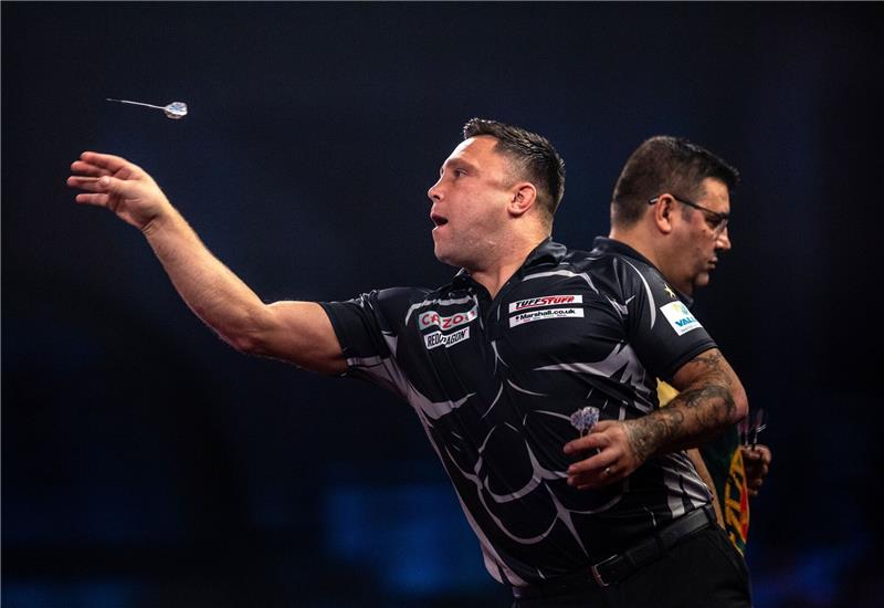 Price bei Darts-WM klar weiter - Nun Duell mit Clemens? Gerwyn Price (l) gewann sein Achtelfinale gegen Jose de Sousa mit 4:1.