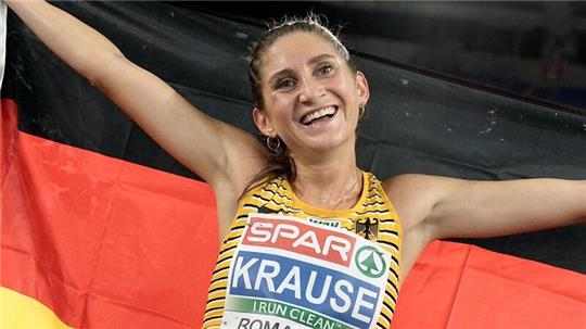 Gesa Krause freut sich über EM-Silber über 3000 Meter Hindernis.