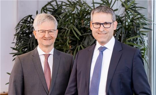 Geschäftsführer Konrad Aichner (re.) und Prokurist Andreas Grannemann: Gesellschafter der „Harz Energie GmbH &amp; Co. KG“ sind Stadt Goslar, Wirtschaftsbetriebe Osterode, Wirtschaftsbetriebe Seesen, Stadtwerke Bad Lauterberg, Braunlage Tourismus GmbH, Eichsfelder Wirtschaftsbetriebe, Landkreis Göttingen und Thüga AG (München). Foto: Kroesing Media Group/Kühne