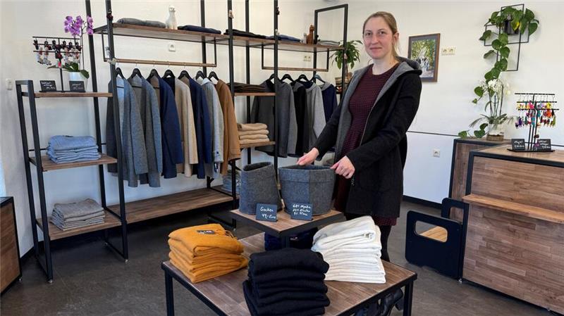 Braunlage: Ein Geschäft mit Kleidung aus Alpaka-Wolle Geschäftsführerin Anke Landschreiber verkauft und berät die Kunden in dem neuen Geschäft.