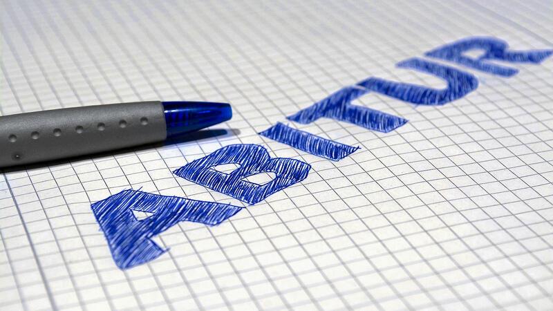 Gleich ein halbes Dutzend Mal steht die 1,0 im Abitur Geschafft: Der Stift kann zur Seite gelegt und das Abitur gefeiert werden.