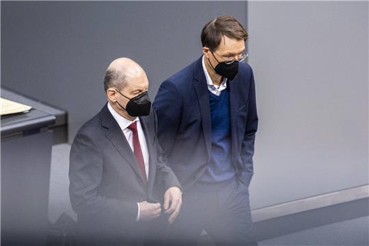 Gescheitert: Bundeskanzler Olaf Scholz (links) und Gesundheitsminister Karl Lauterbach(beide SPD) sind ausdrückliche Befürworter einer allgemeinen Impfpflicht. Foto: Imago/Florian Gaertner