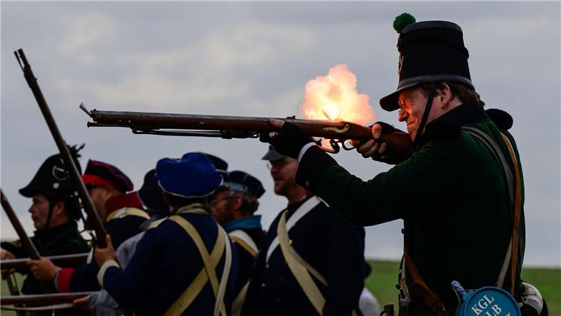 Historische Göhrdeschlacht mit 150 Darstellern nachgestellt Geschichtsfans spielen in Nahrendorf die Göhrdeschlacht von 1813 nach.