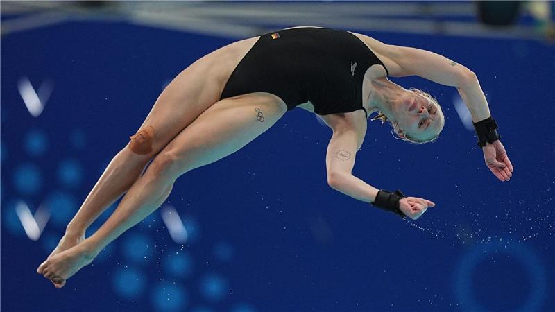 Bilder des Tages Geschmeidig: Pauline Alexandra Pfeif aus Deutschland zeigt ihr Können im Vorkampf des 10-m-Springens der Frauen bei der Schwimm-WM in Singapur.