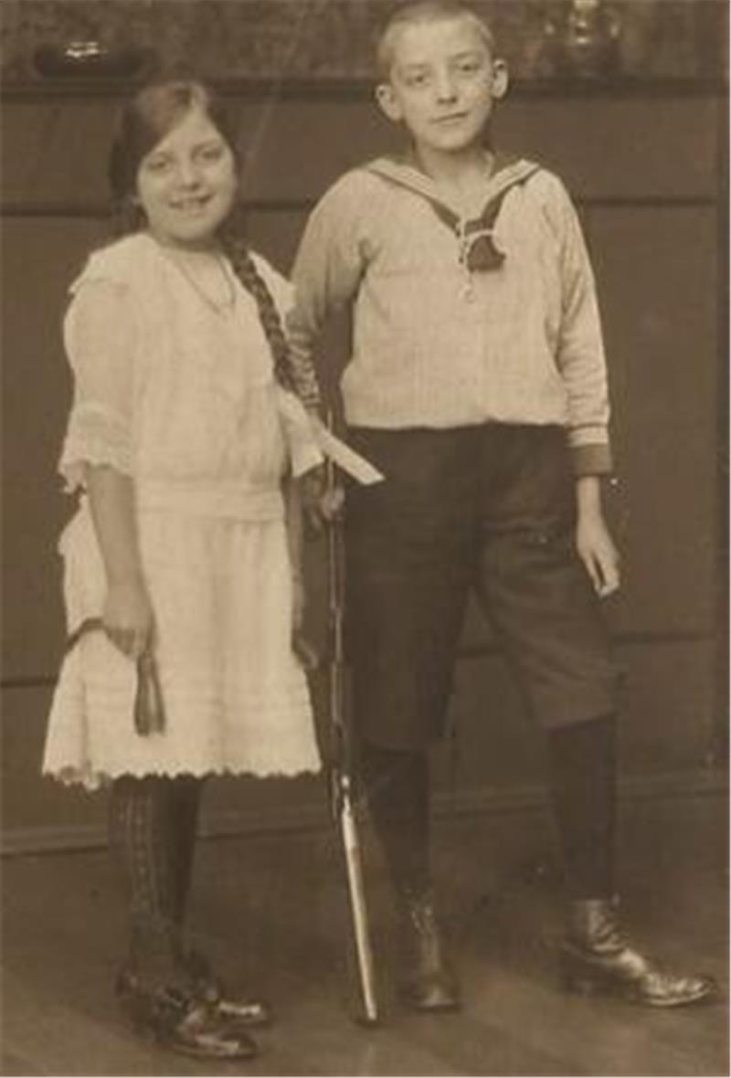 Erinnern an Nazi-Opfer: Niemand kann Hermann Kassebaum helfen Geschwister unter sich: Gerda und Hermann Kassebaum um das Jahr 1911.