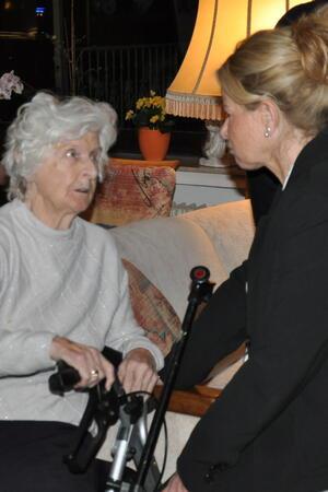 Gespräch von Frau zu Frau: Altoberbürgermeisterin Marta Lattemann-Meyer und die aktuelle Amtsinhaberin Urte Schwerdtner.