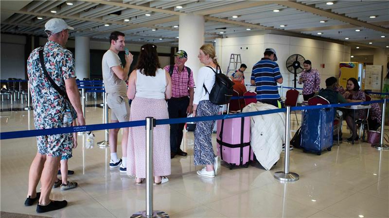 Urlaub in der Kriegszone: Reisende sitzen in Nahost fest Gestrandet auf Bali: Vielerorts können Menschen nicht weiterreisen, da Flüge in den Nahen Osten gestrichen wurden.